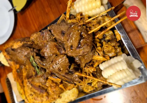Anticuchos de Corazón de Res: Una Receta Fácil para Disfrutar anticuchos con rachi peru comidas