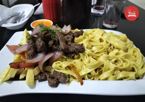 Salsa Huancaína: Receta para Lomo Saltado Perfecto salsa huancaina con lomo saltado