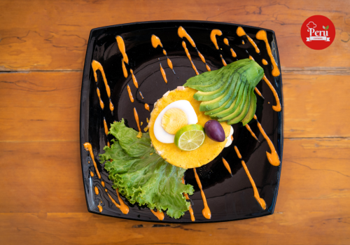 causa limena festiva torre aceitunas huevo